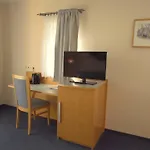 Landhotel Larenzen فندق