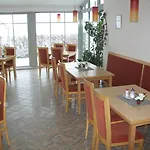 Landhotel Larenzen فندق 3*