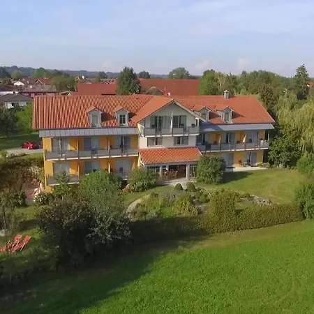 Landhotel Larenzen 3*