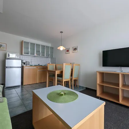 Landhotel Larenzen فندق 3*