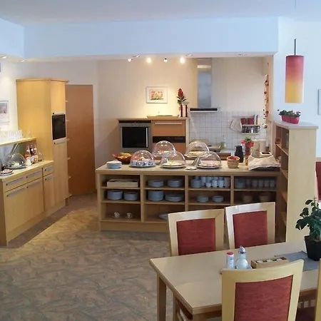 Landhotel Larenzen فندق 3*