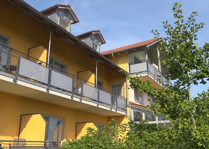 Landhotel Larenzen فندق كيرشهام